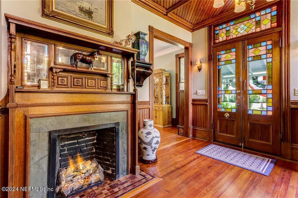 214 S 7TH Street