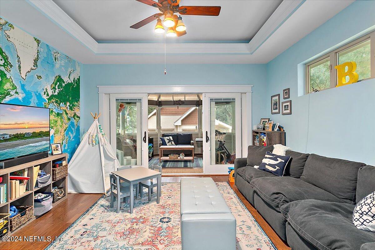 21 E CASANOVA Road