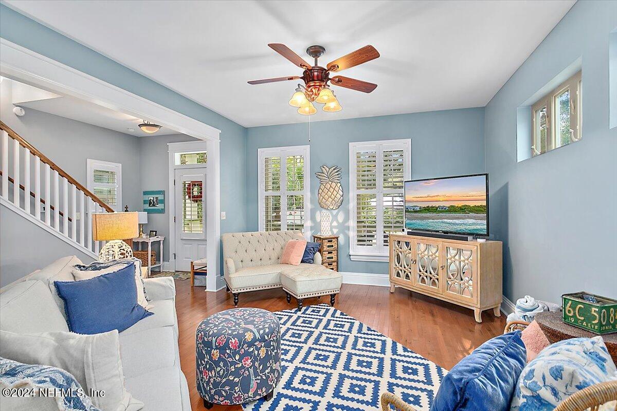 21 E CASANOVA Road
