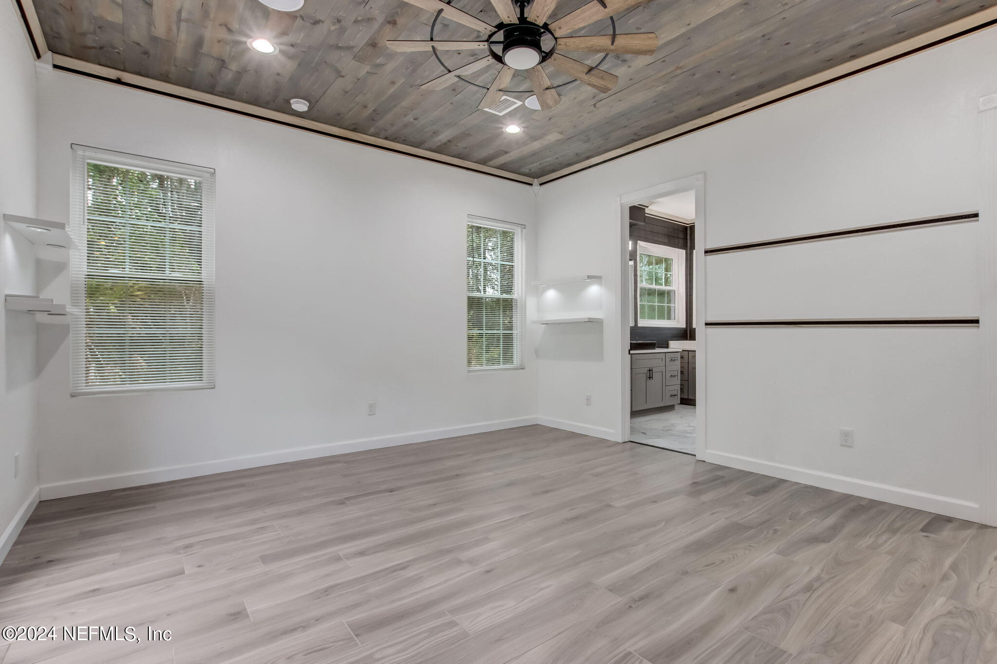 574 W RIVER Road