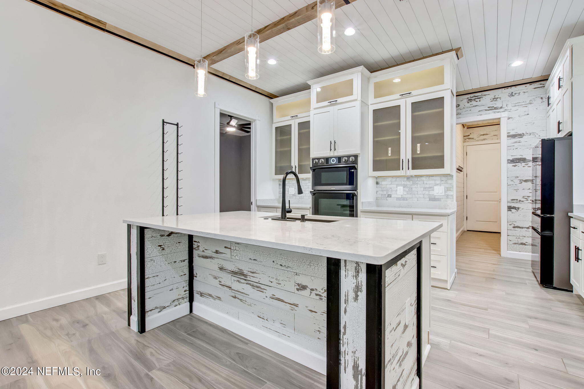 574 W RIVER Road