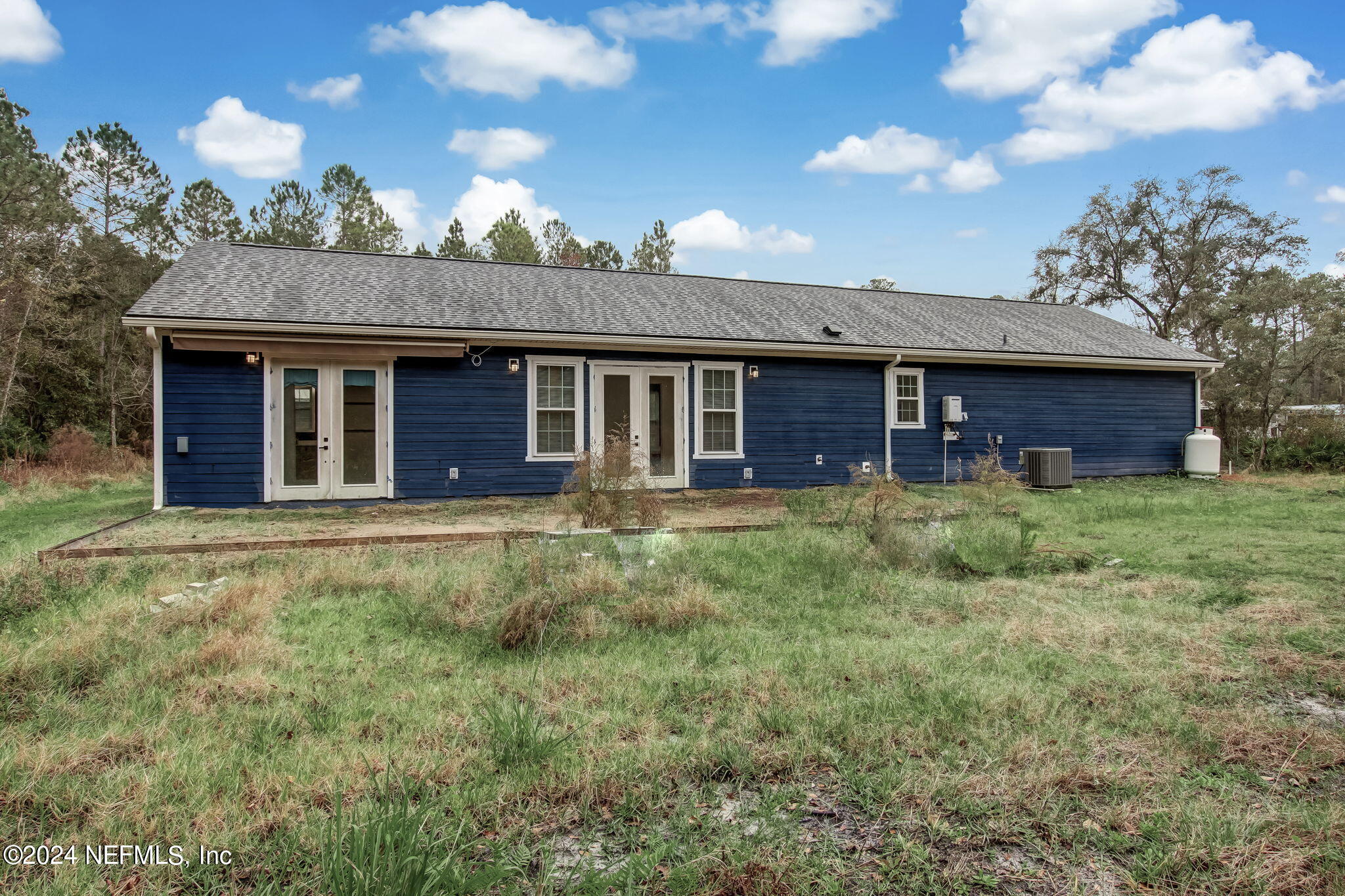 574 W RIVER Road