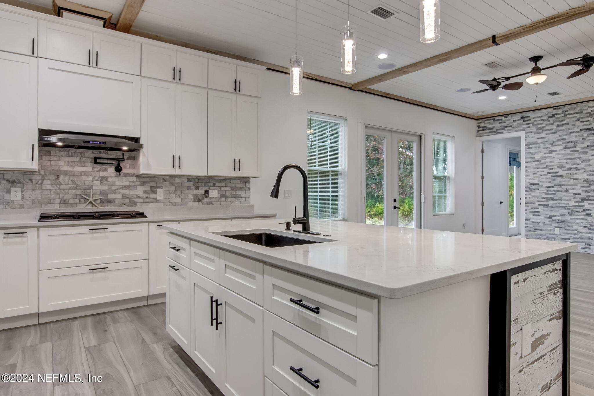 574 W RIVER Road