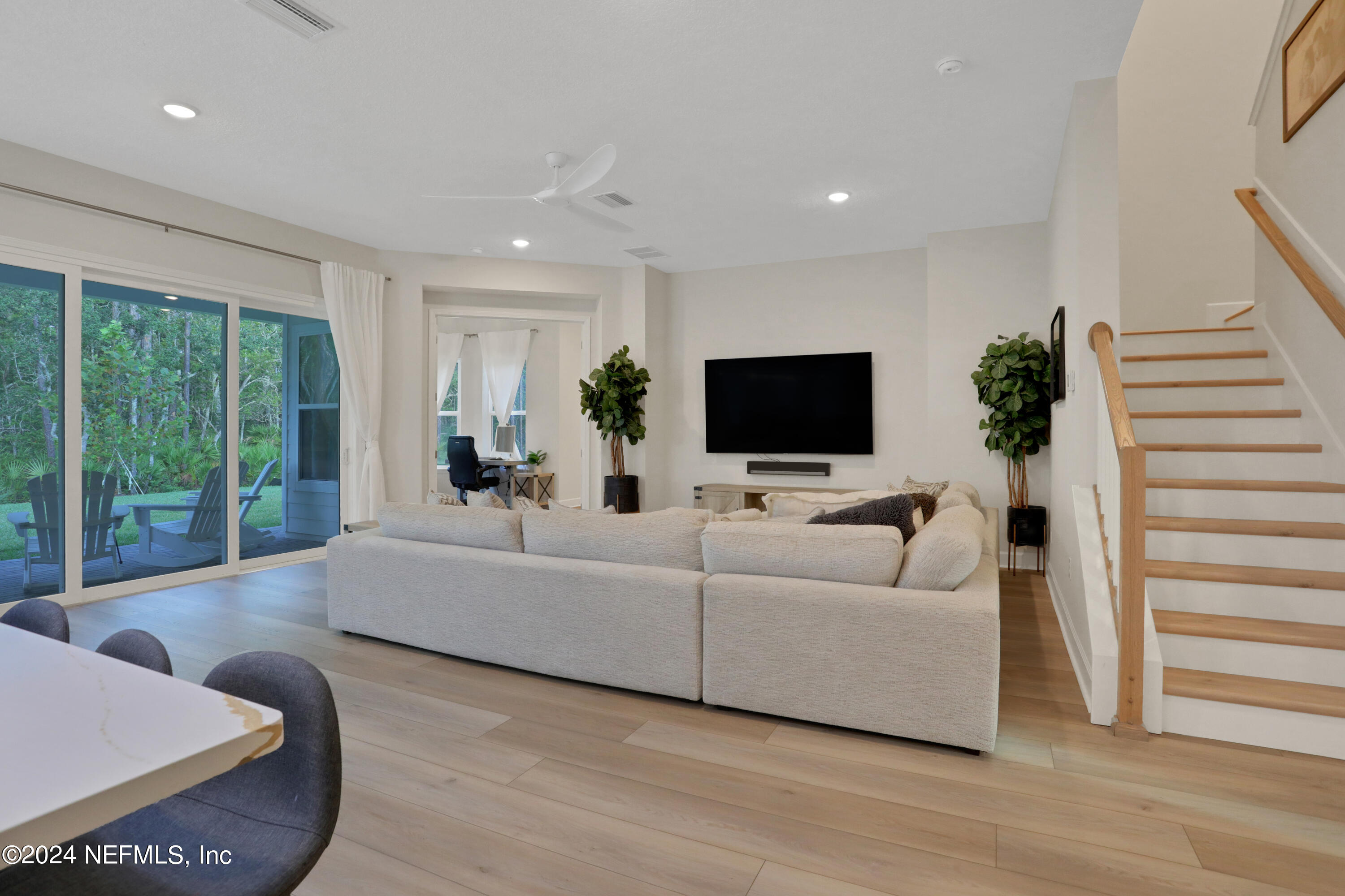 279 PALM CREST Drive