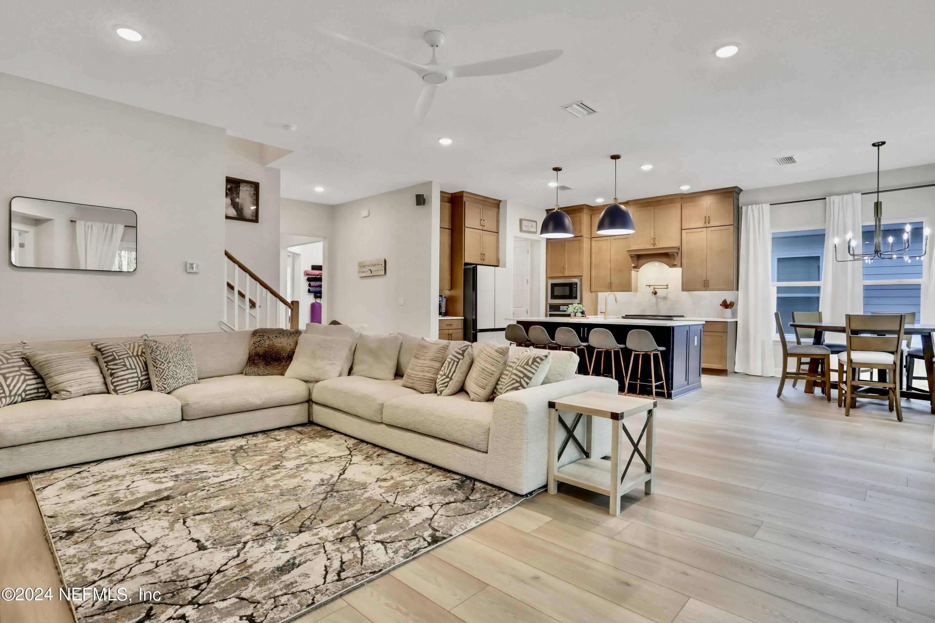 279 PALM CREST Drive
