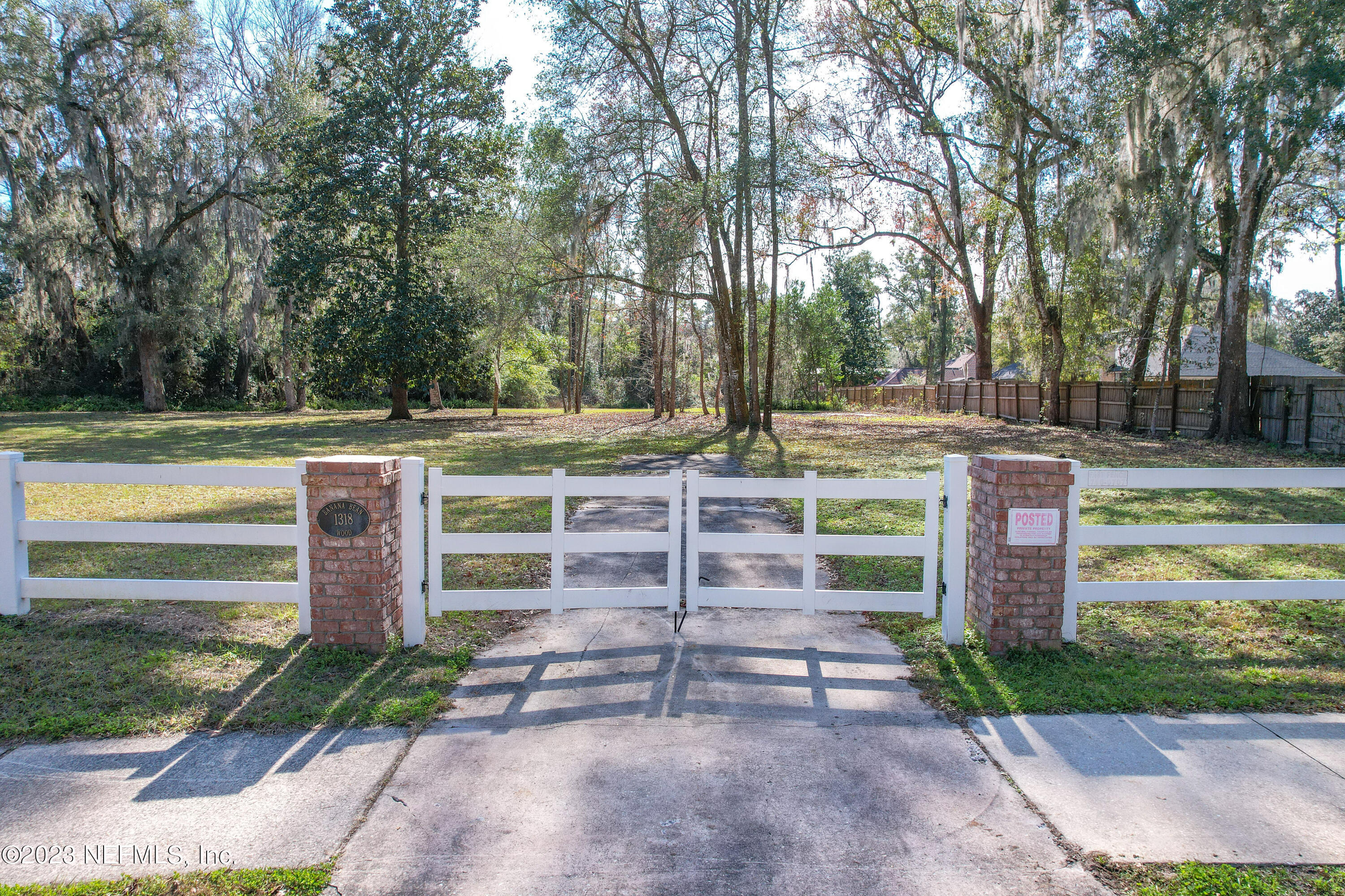 1318 FRUIT COVE Road N