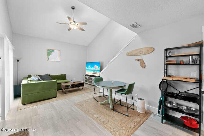 2101 CHALLENGER Court W, 2101