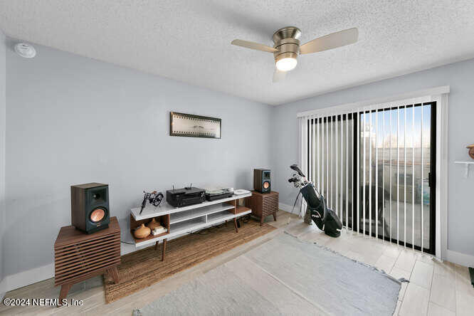 2101 CHALLENGER Court W, 2101