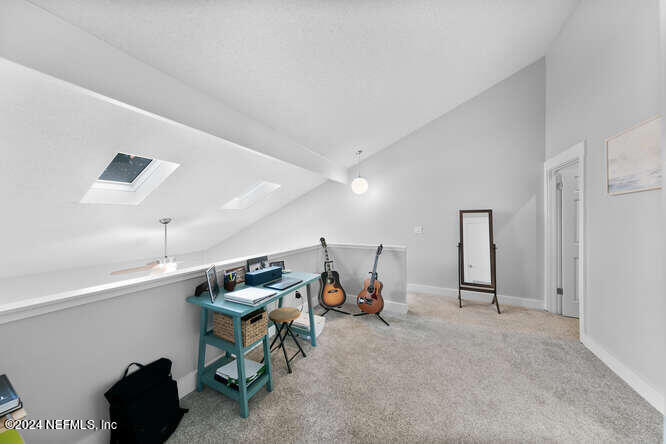 2101 CHALLENGER Court W, 2101