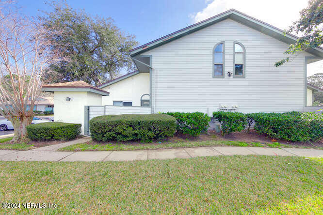 2101 CHALLENGER Court W, 2101