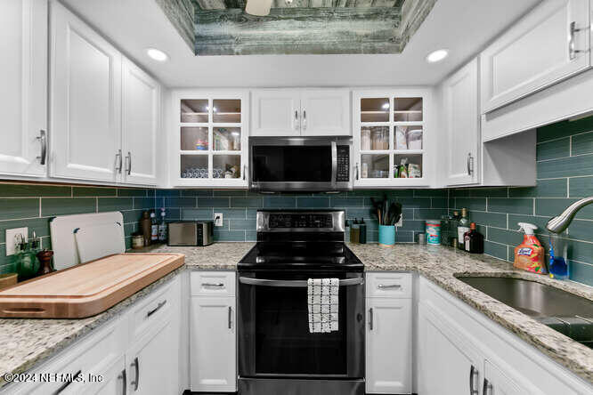2101 CHALLENGER Court W, 2101
