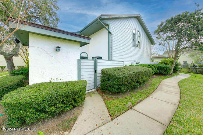 2101 CHALLENGER Court W, 2101