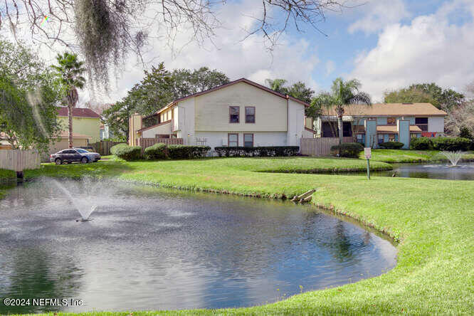 2101 CHALLENGER Court W, 2101