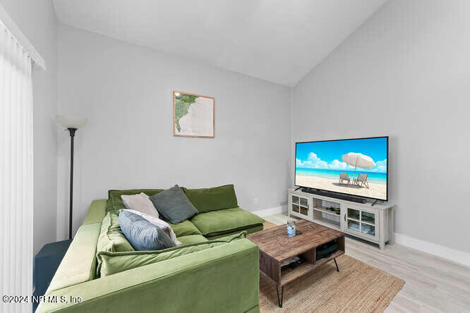 2101 CHALLENGER Court W, 2101