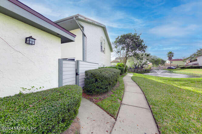 2101 CHALLENGER Court W, 2101