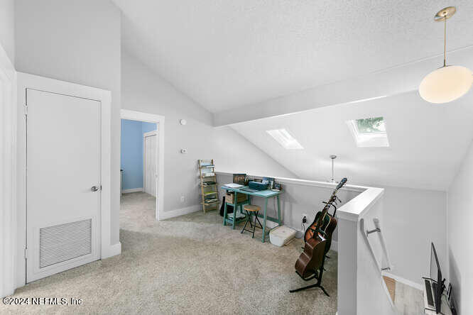 2101 CHALLENGER Court W, 2101
