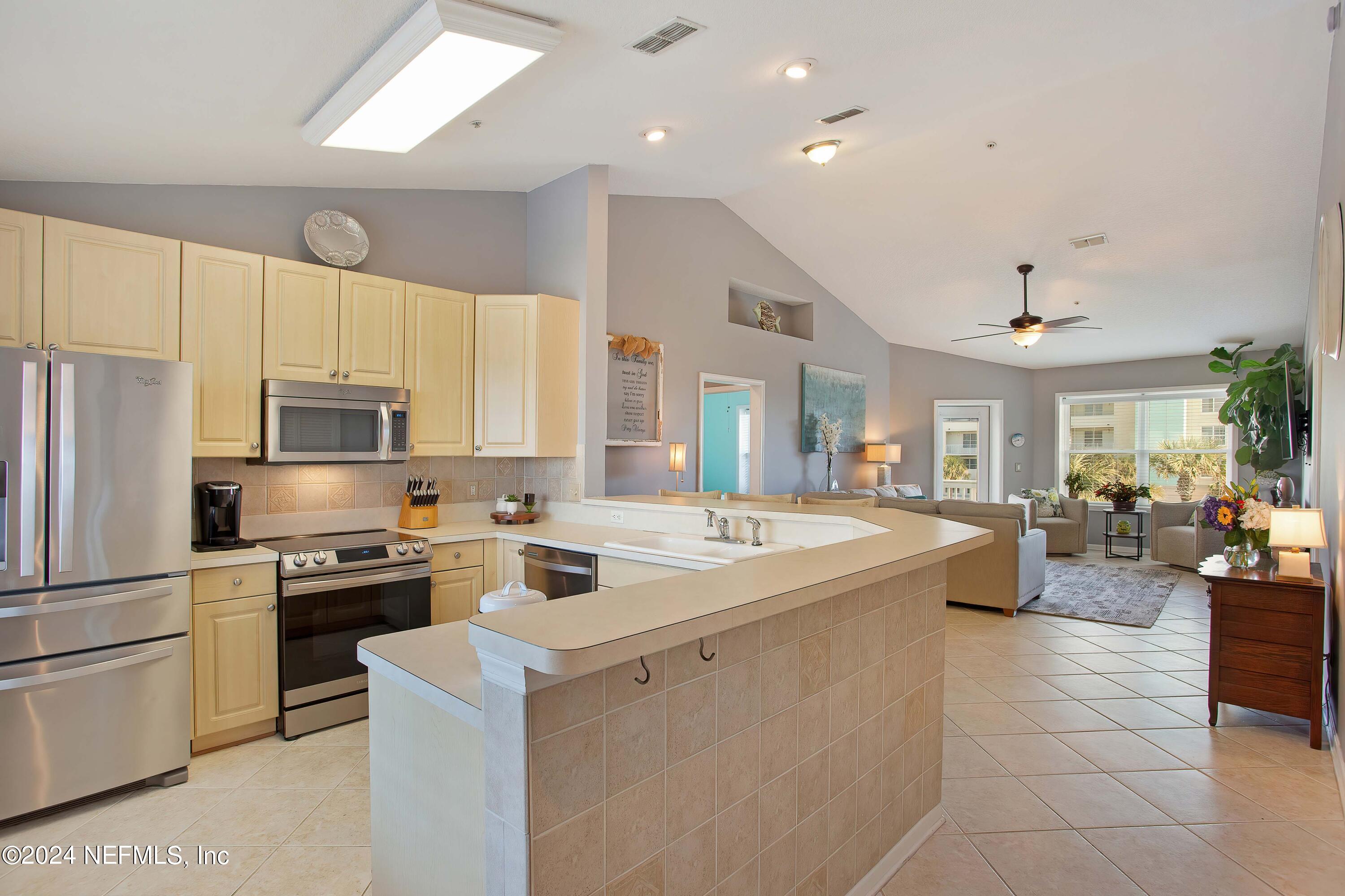 1412 N 1ST Street N, 303