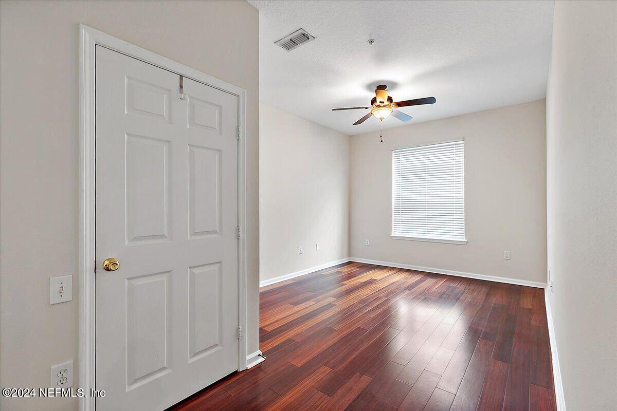 7990 BAYMEADOWS Road E, 1024