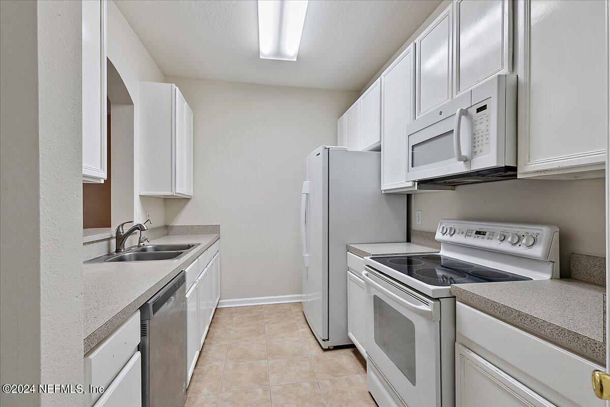 7990 BAYMEADOWS Road E, 1024
