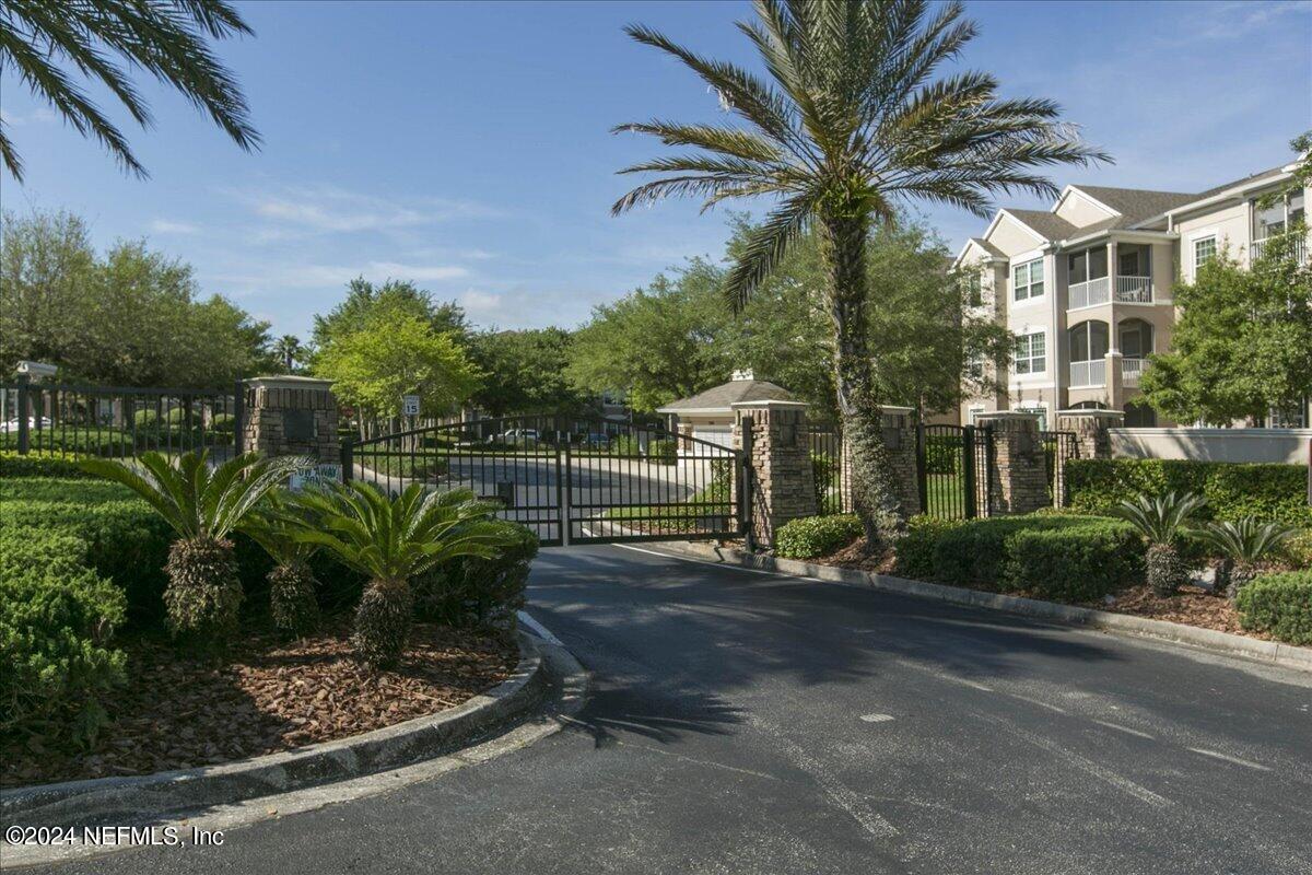 7990 BAYMEADOWS Road E, 1024