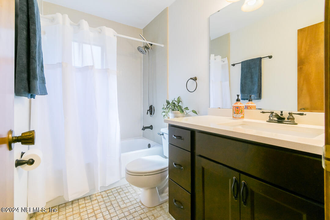 1850 TIERRA VERDE Drive