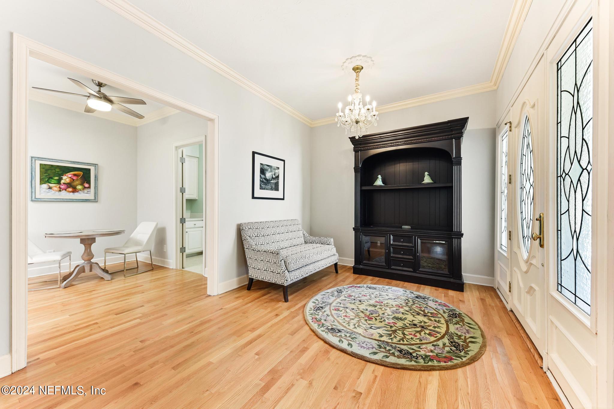 6823 LINFORD Lane