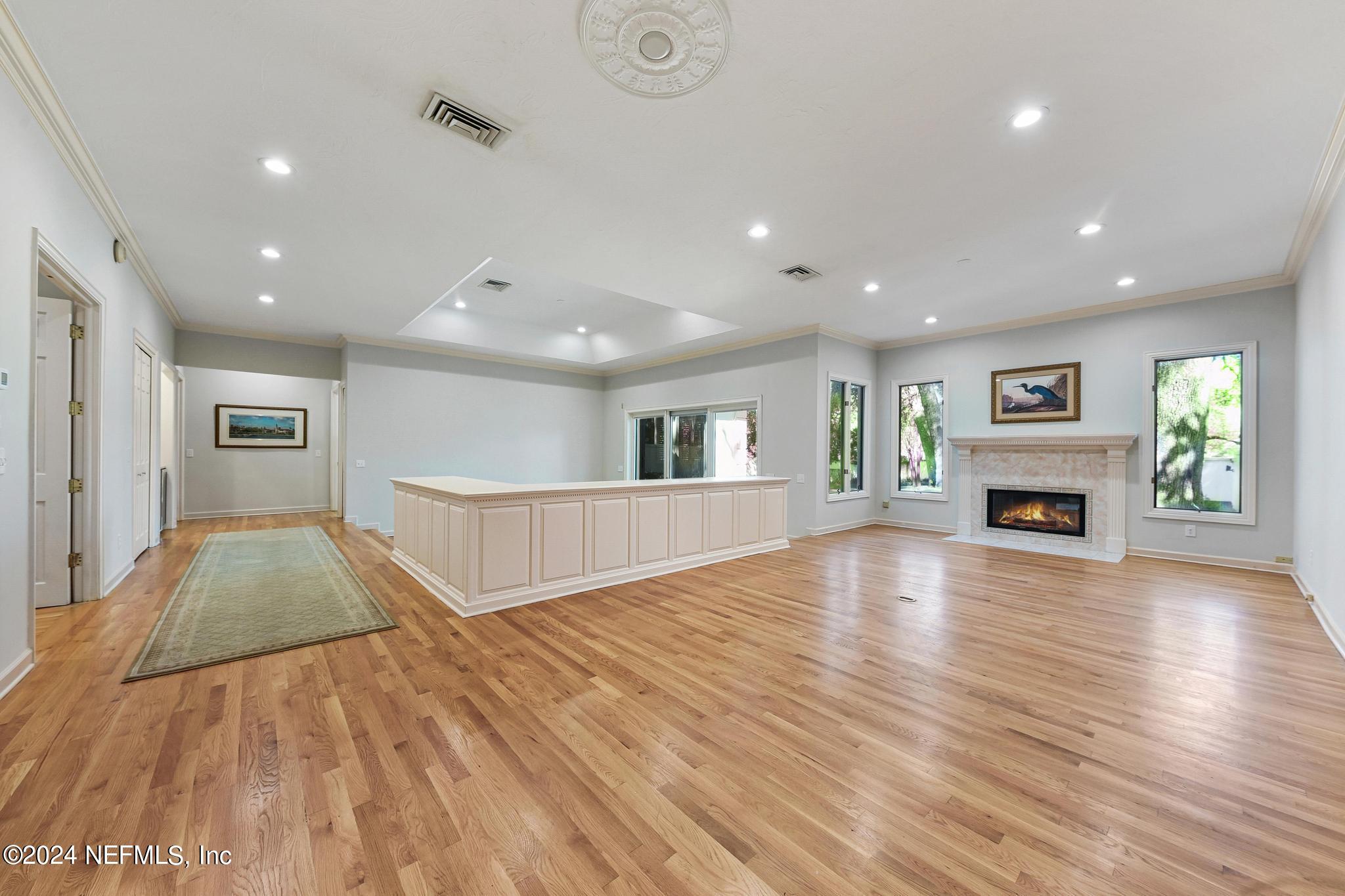 6823 LINFORD Lane