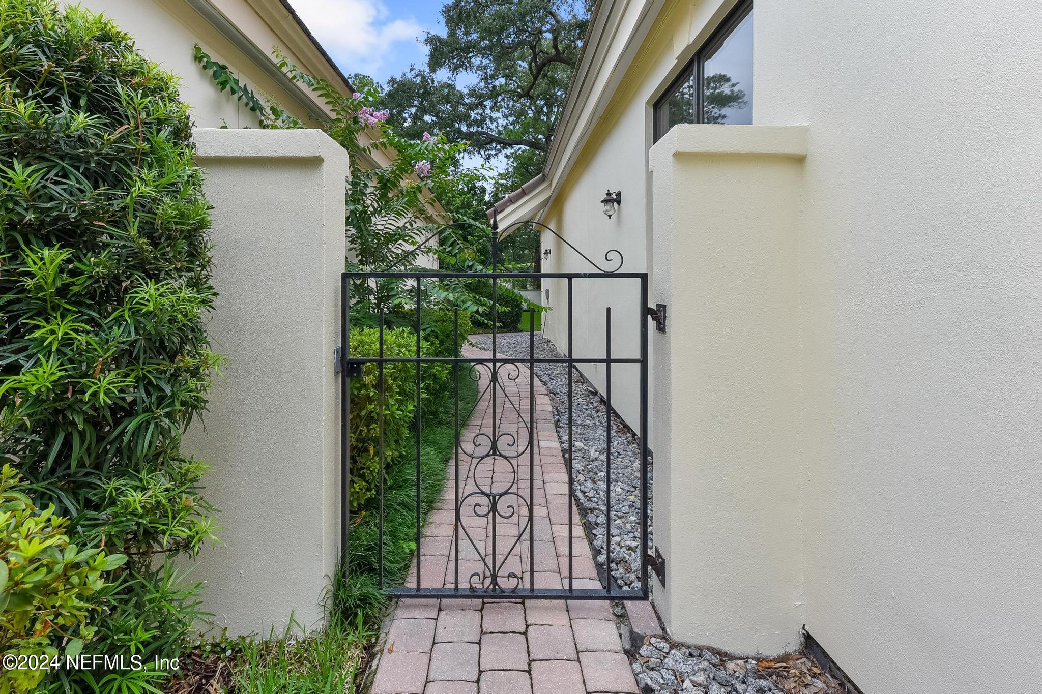 6823 LINFORD Lane