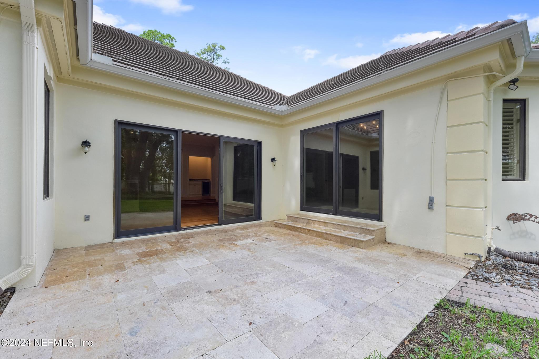 6823 LINFORD Lane