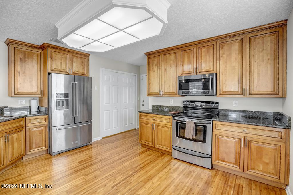 3308 THUNDER Road