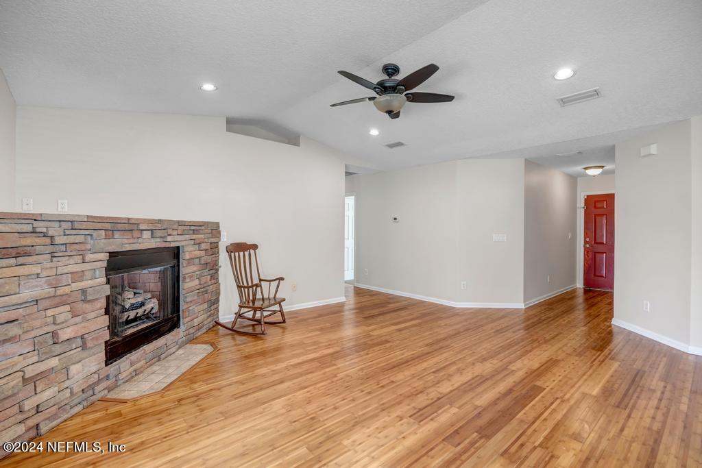 3308 THUNDER Road