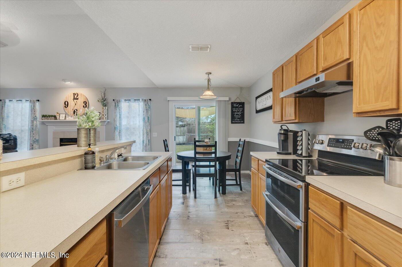 371 SUMMIT Drive