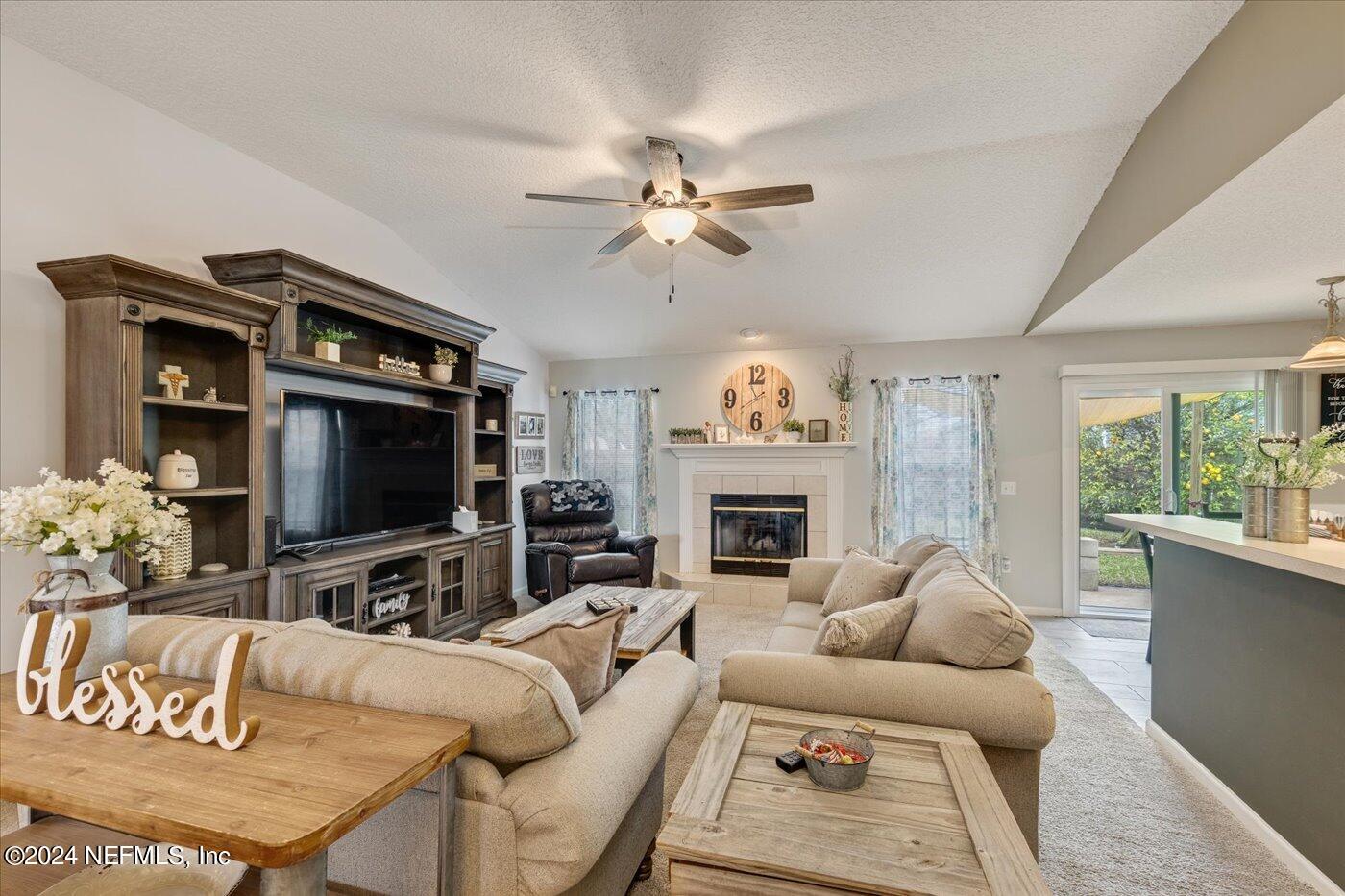 371 SUMMIT Drive