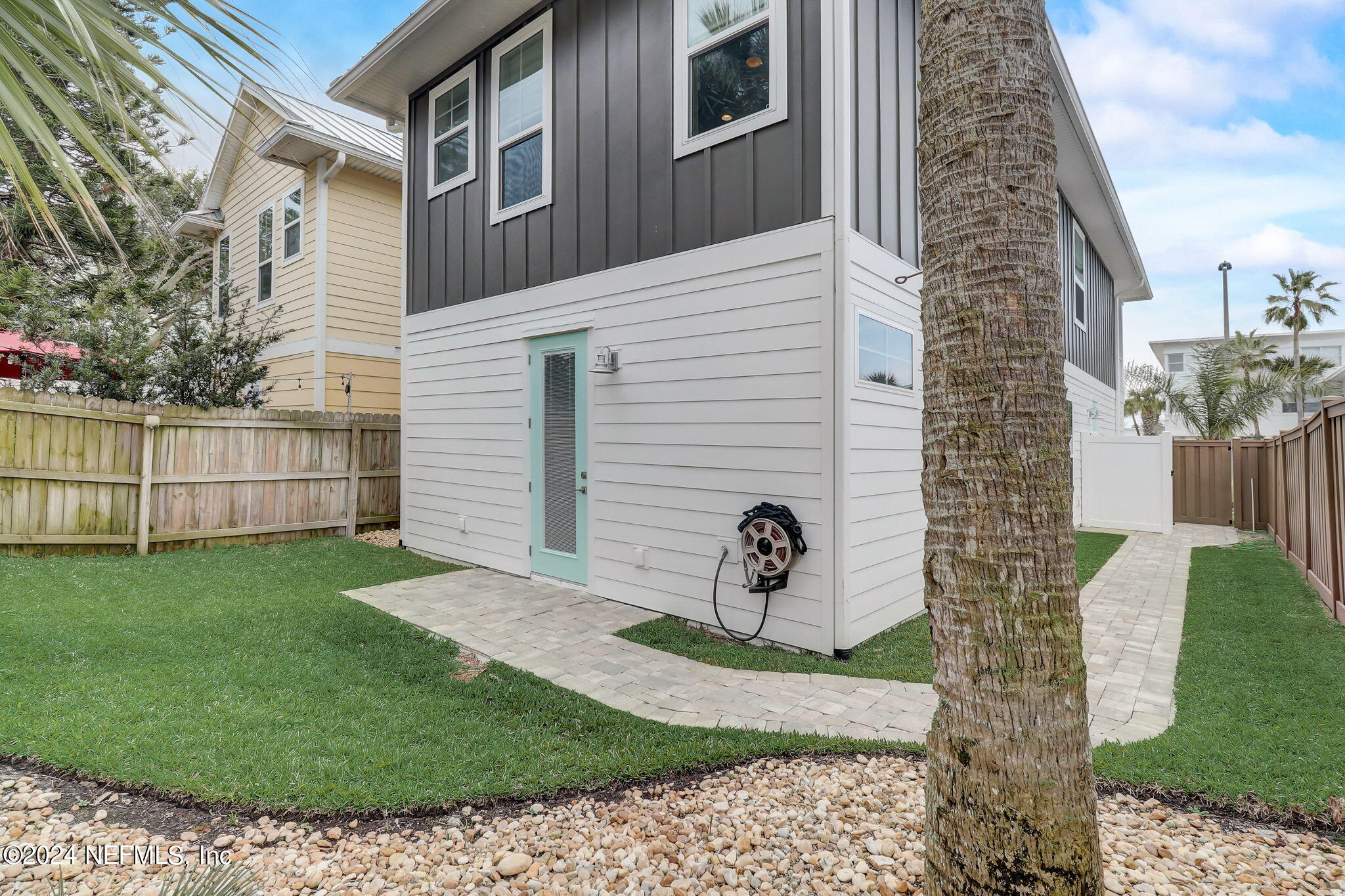 1017 2ND Street N