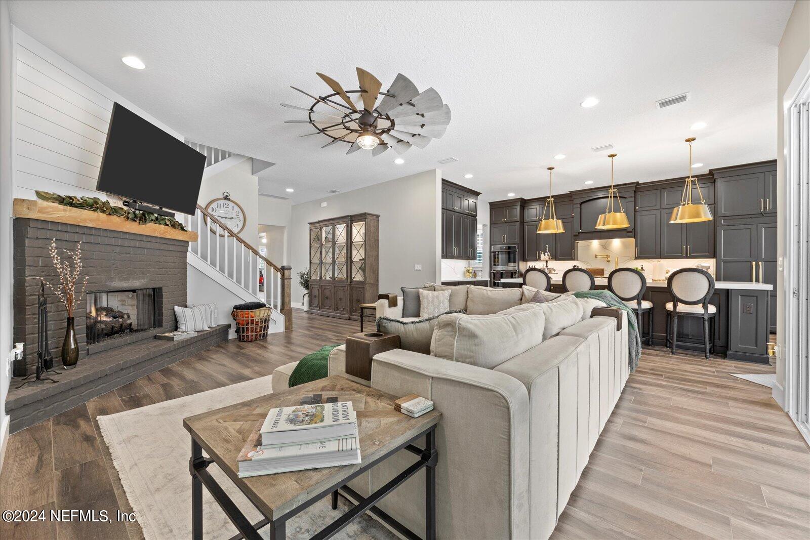 433 BACK CREEK Drive