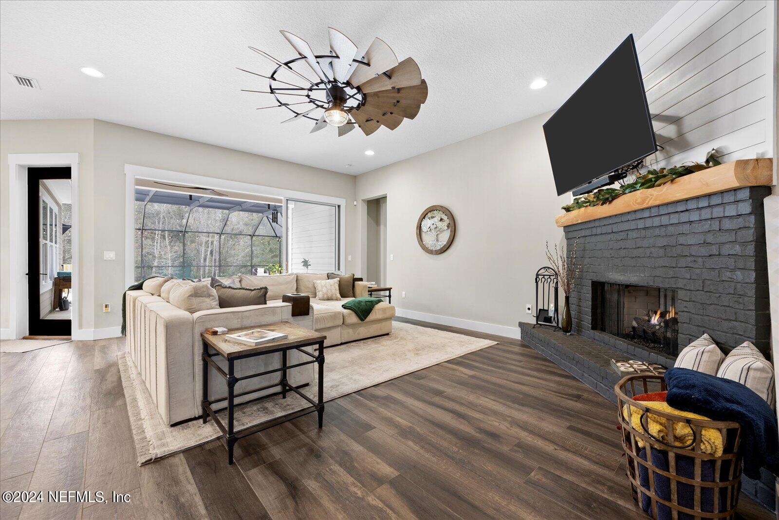 433 BACK CREEK Drive