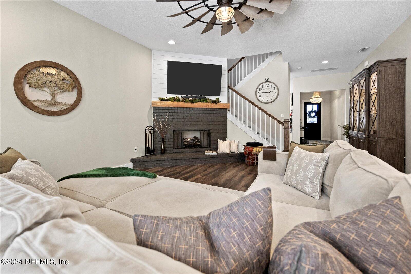 433 BACK CREEK Drive