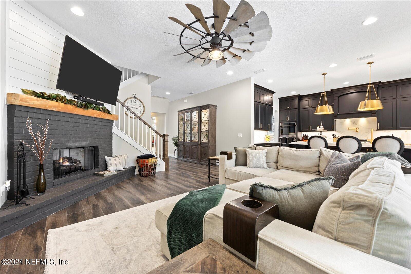 433 BACK CREEK Drive