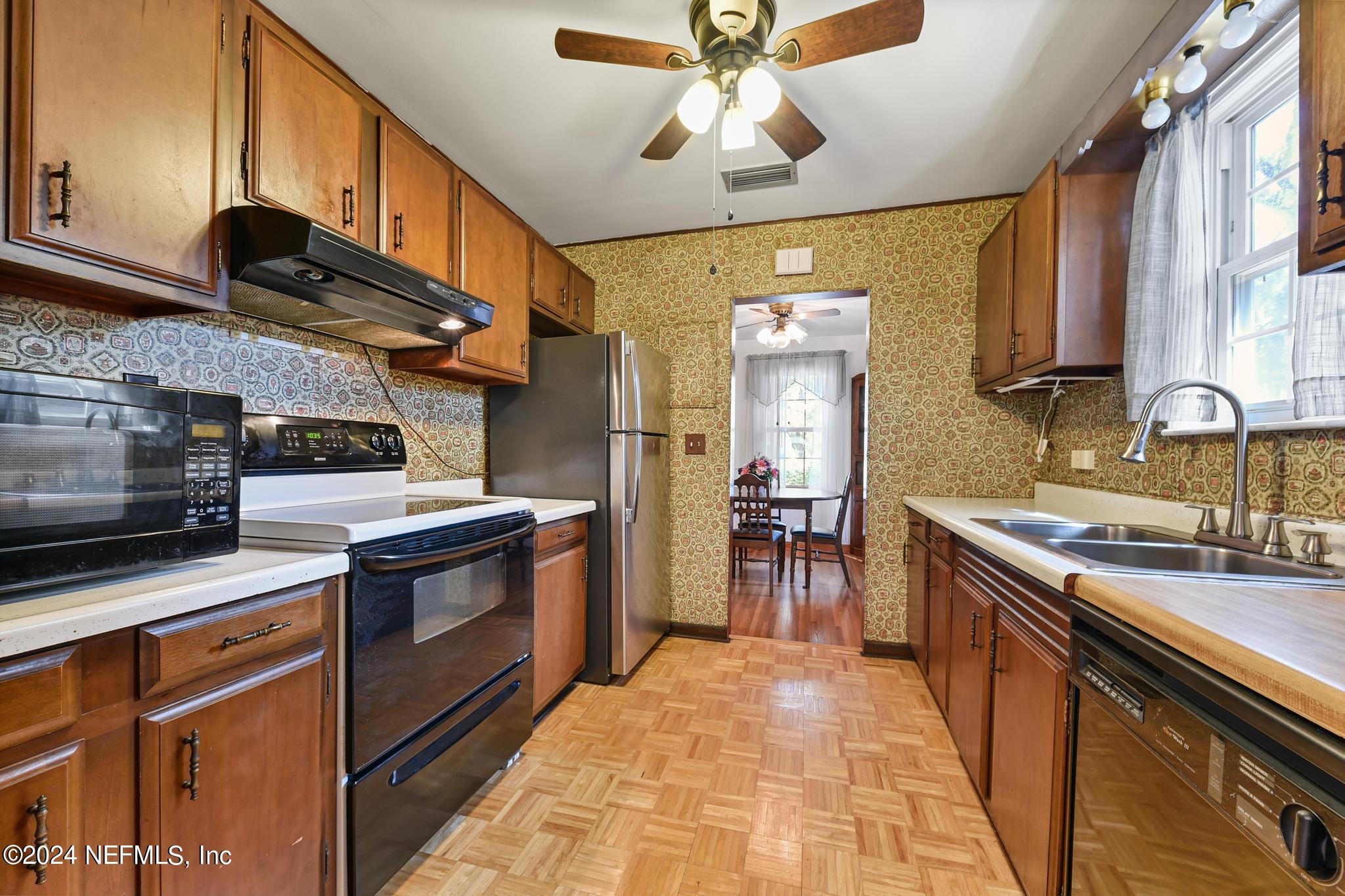 6066 HORSESHOE Drive