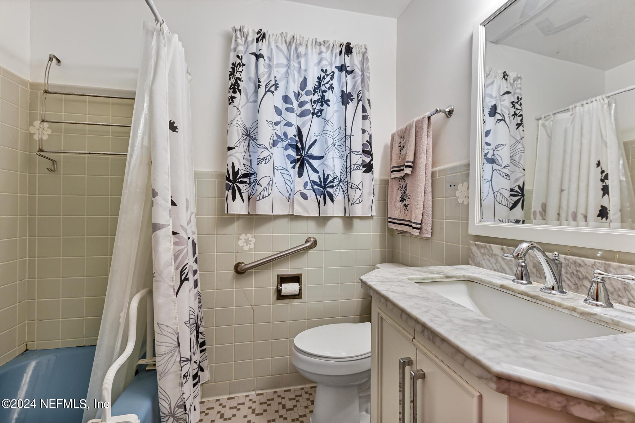 6066 HORSESHOE Drive