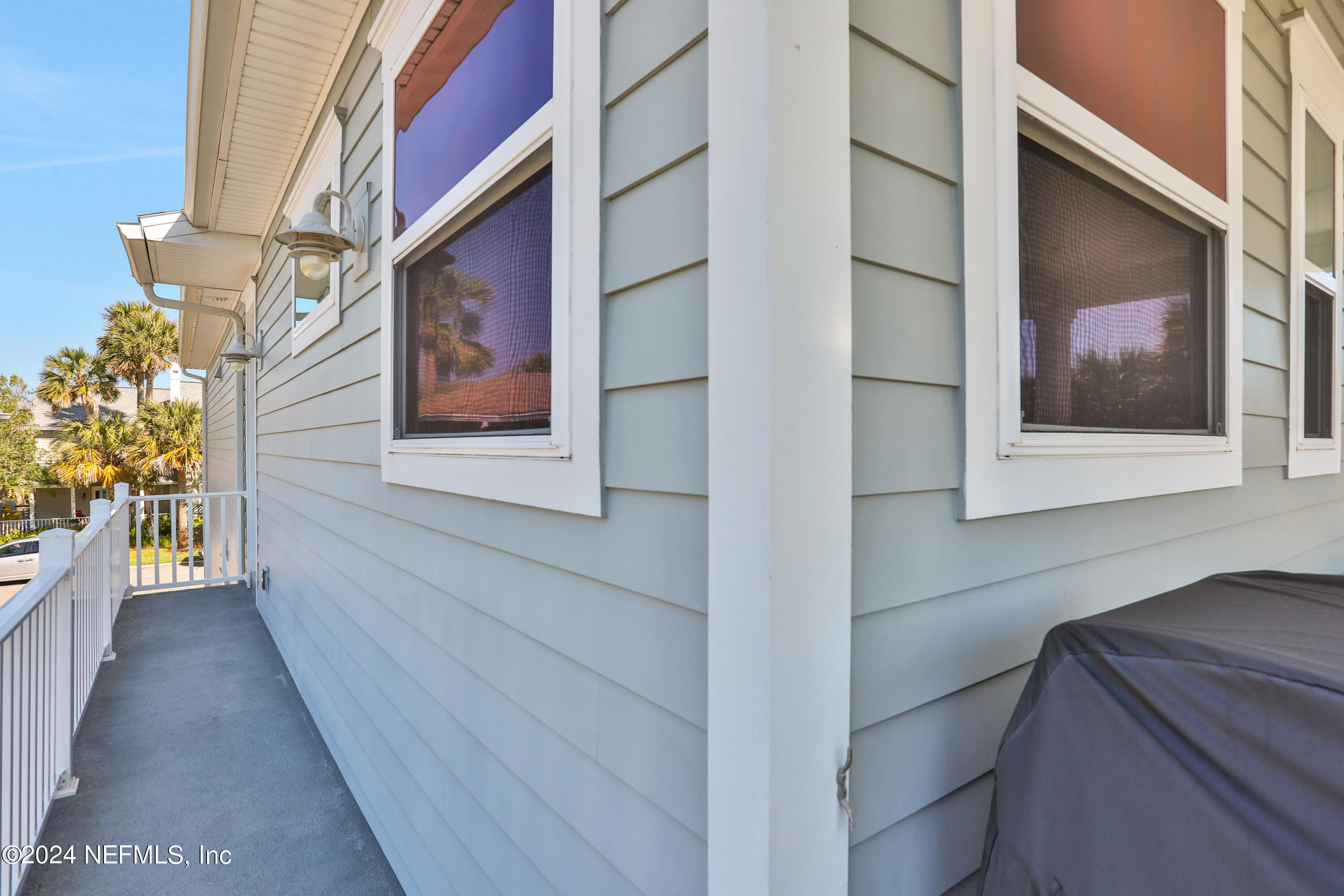 123 BOWLES Street