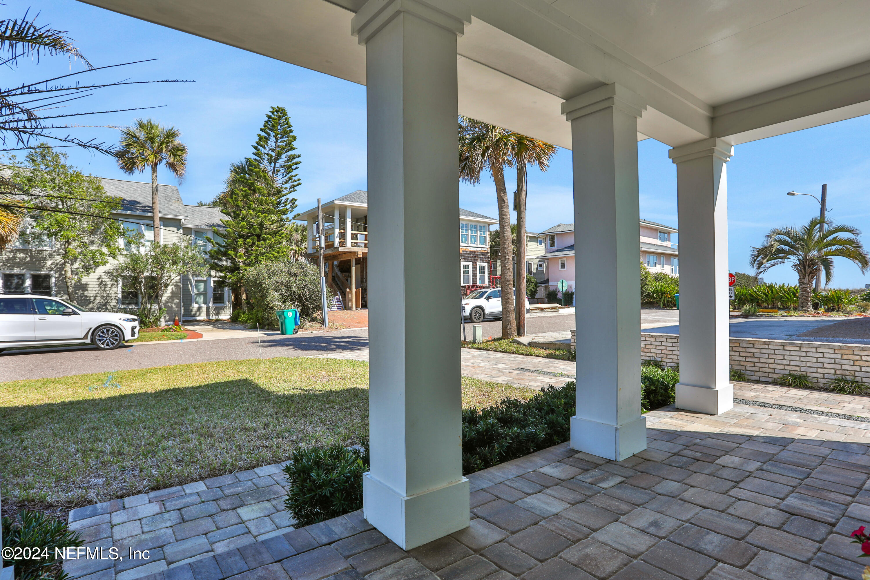 123 BOWLES Street