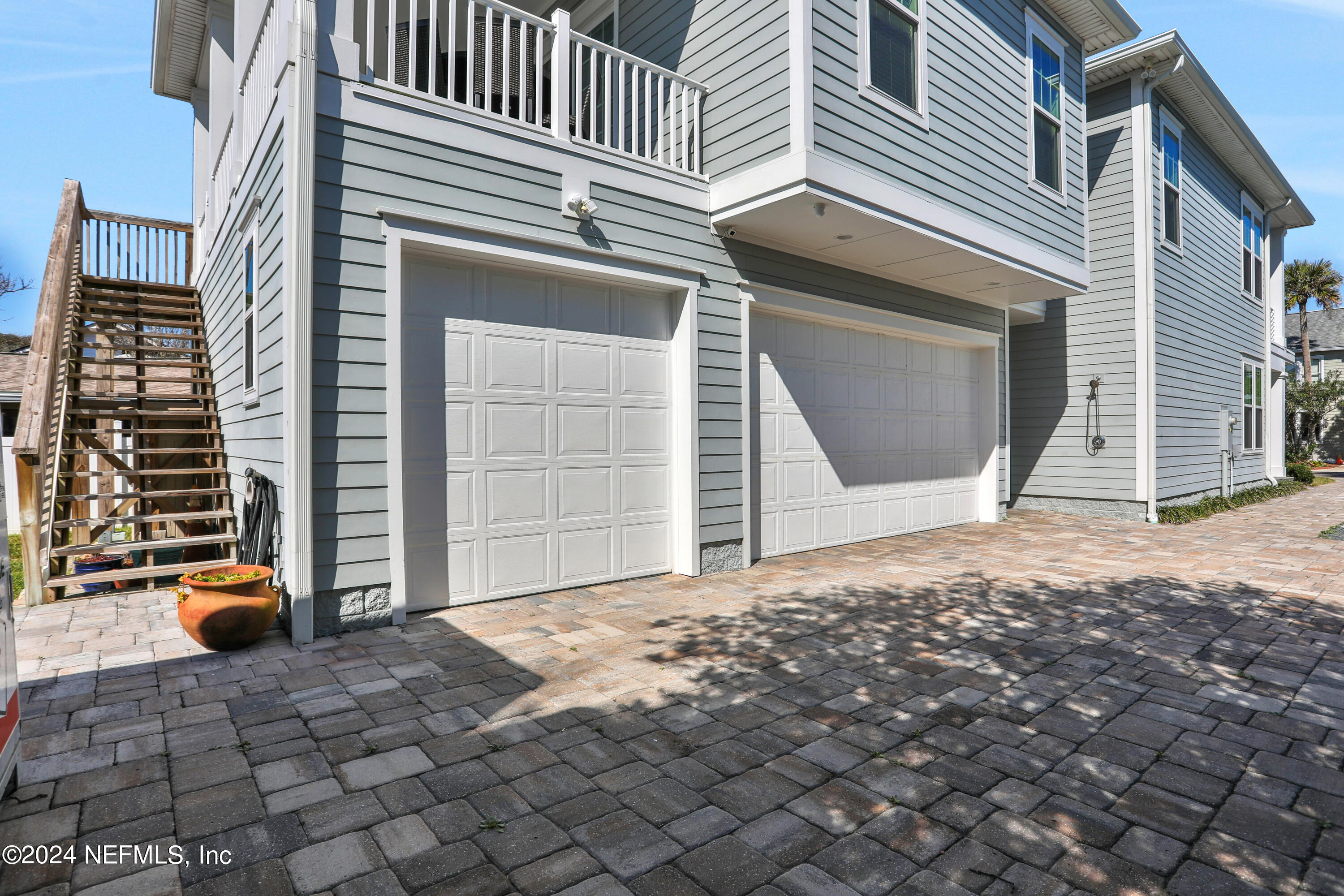 123 BOWLES Street