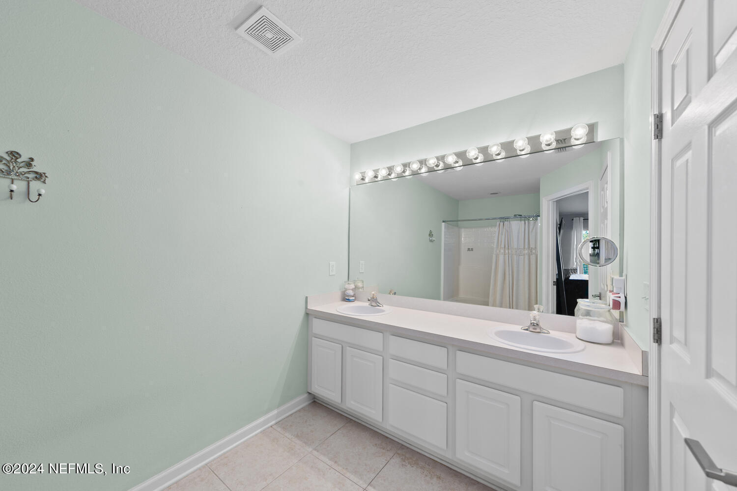7522 RED CRANE Lane