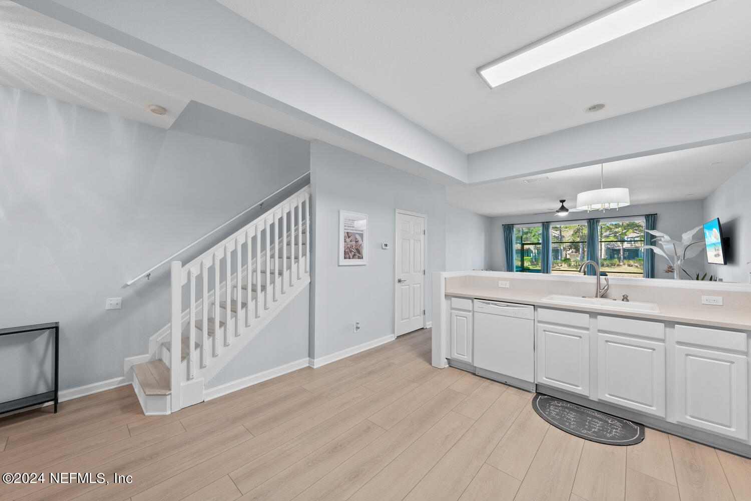 7522 RED CRANE Lane