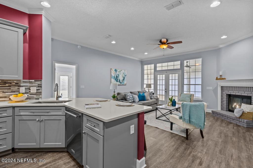 5544 DOVER CREST Lane