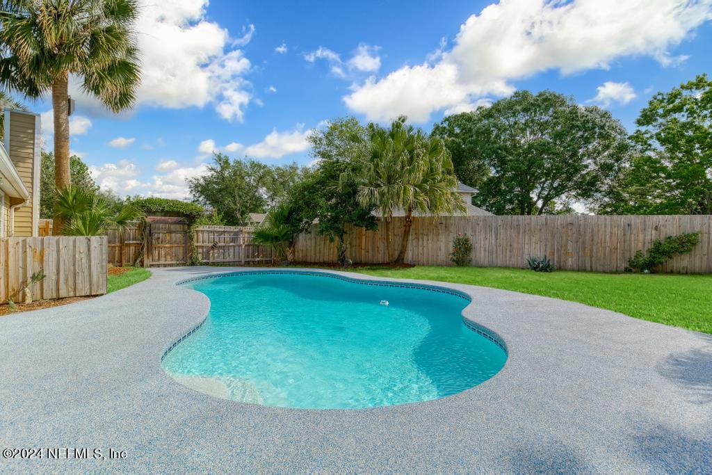 5544 DOVER CREST Lane