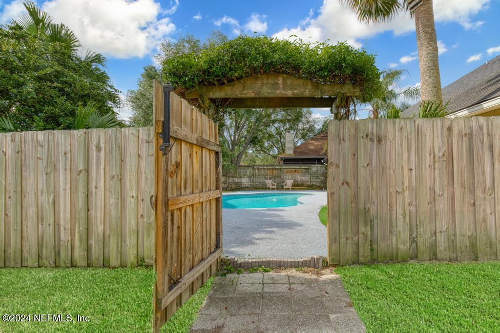 5544 DOVER CREST Lane