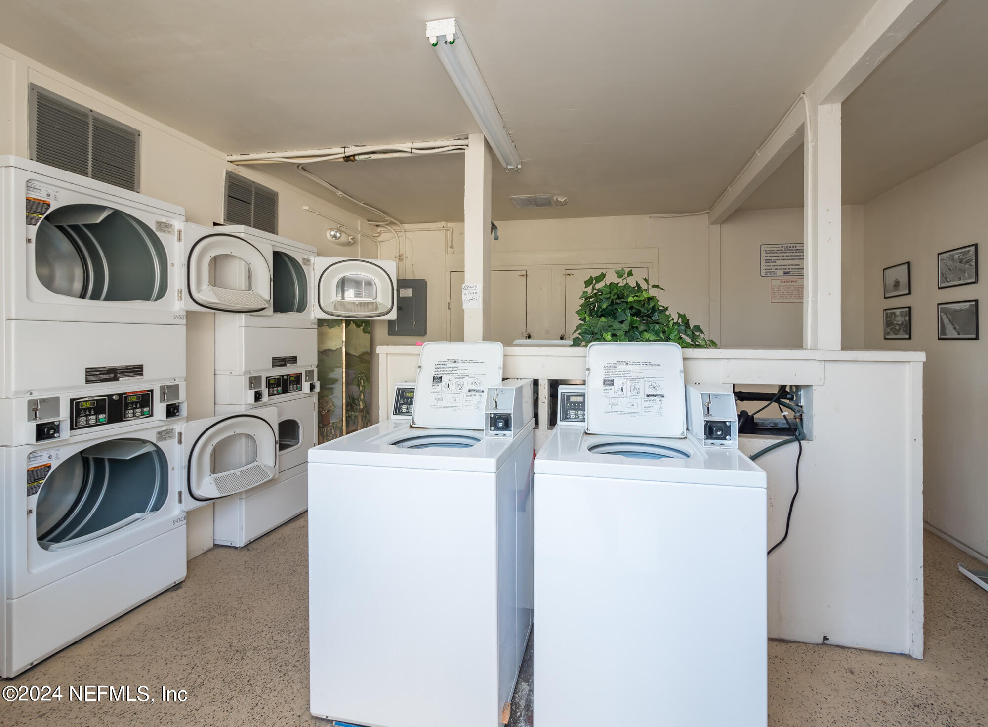 901 OCEAN Boulevard, 74