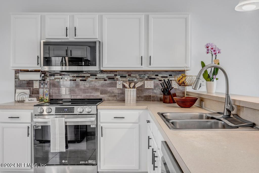 6264 IRONSIDE Drive N